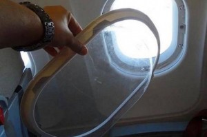 teaser-passenger-rotates-airbus-window-in-his-hands