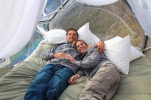 856962_scary-see-through-suspended-pod-hotel-peru-sacred-valley-9