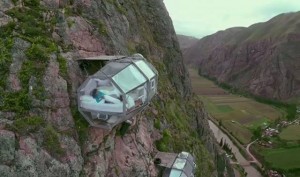 856964_scary-see-through-suspended-pod-hotel-peru-sacred-valley-81