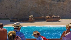 smugglers-cove-zante-shipwreck-zakynthos-tourist-photo