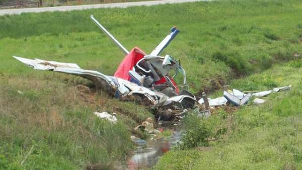 Αεροπλάνο συντρίβεται σε κεντρικό δρόμο του Αρκάνσας (βίντεο)