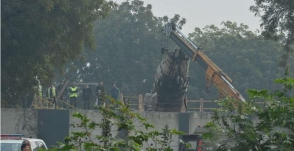 Πτώση αεροσκάφους στην Ινδία με 10 νεκρούς