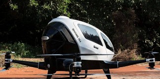 Ιπτάμενο μονοθέσιο που πετά με «αυτόματο πιλότο»