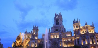 Ρεκόρ για τον τουρισμό της Ισπανίας το 2015