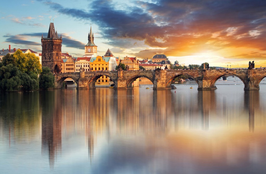 Romantic-Prague-_-Charles-Bridge-3
