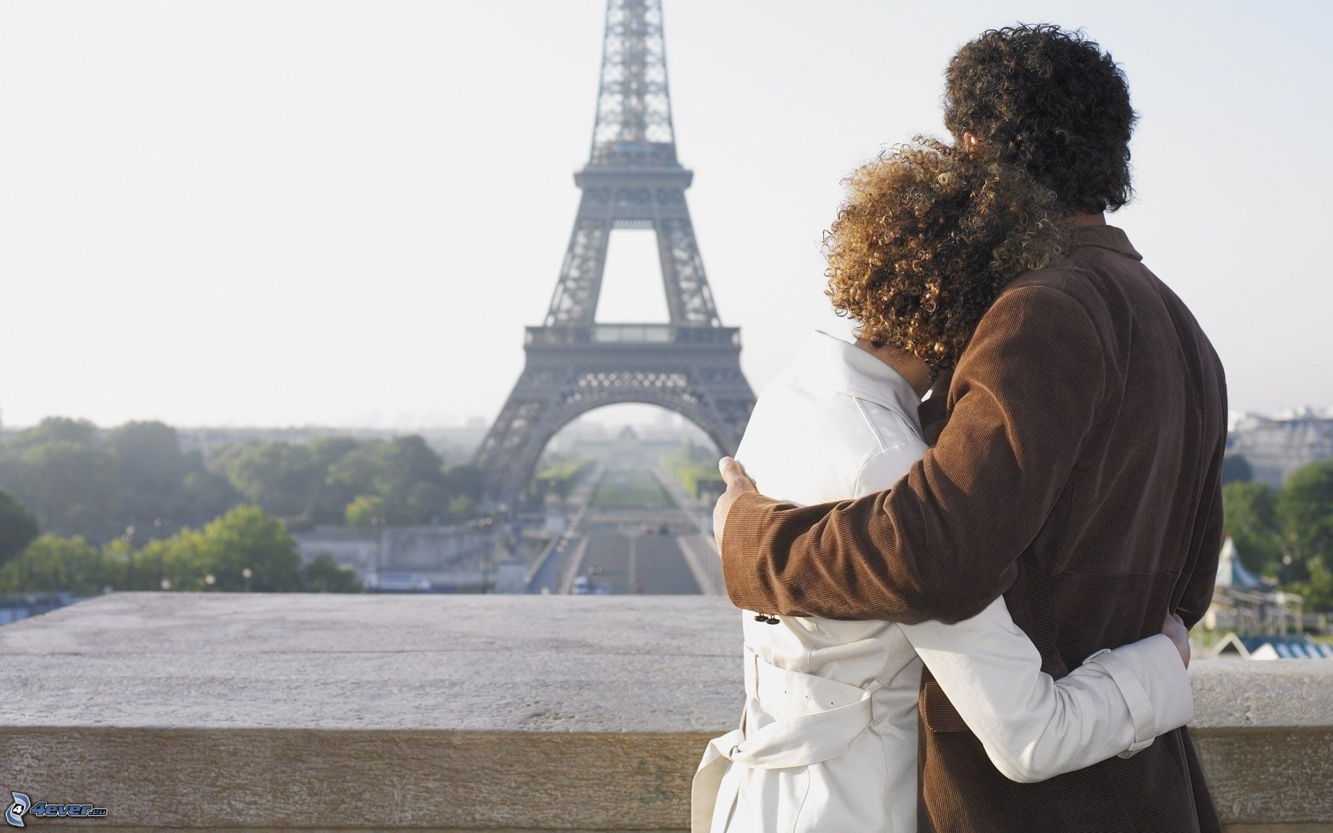 couple-in-embrace,-eiffel-tower,-paris,-france-160579