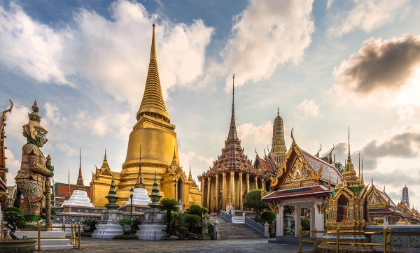 temple-of-the-emerald-buddha-bangkok-thailand