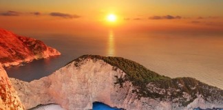 Το Ναυάγιο της Ζακύνθου στους πιο ασυνήθιστους προορισμούς με γιωτ!