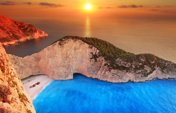 Navagio-beach-in-Zakynthos
