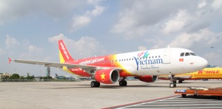 VietJet:Οι αεροσυνοδοί με μπικίνι συμβάλλουν στην «απογείωση» της εταιρείας
