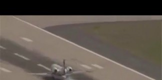 Τρομερή προσπάθεια προσγείωσης αεροπλάνου της United λόγω ανέμων