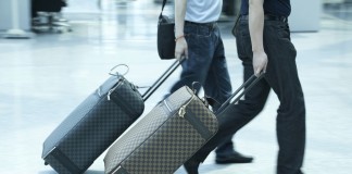 Γιατί πρέπει πάντα να βάζετε τις αποσκευές σας στην μπανιέρα του δωματίου όταν φτάνετε στο ξενοδοχείο;