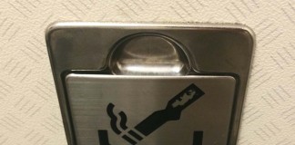 Ηράκλειο: Αναψε τσιγάρο εν πτήσει