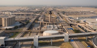 Γυναίκα έβγαλε όπλο και άρχισε να πυροβολεί μέσα σε αεροδρόμιο του Ντάλας