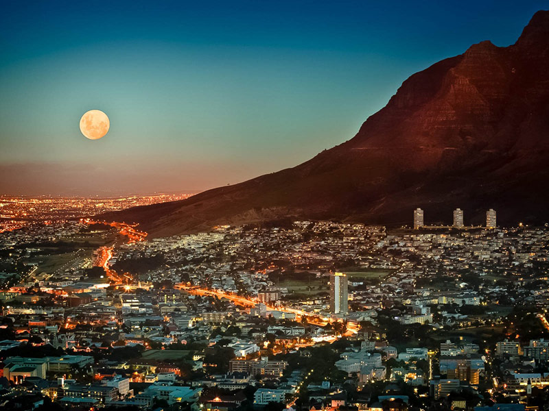 Full-Moon-Over-Cape-Town