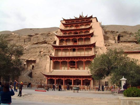 Mogao_Grottoes_1