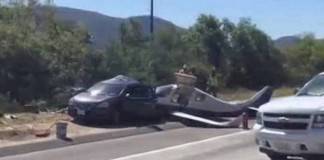 Αεροπλάνο συγκρούεται με αμάξι και σκοτώνει τον οδηγό του