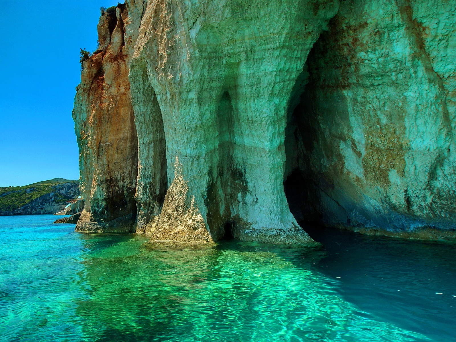 green-sea-zakinthos-greece-1600x1200