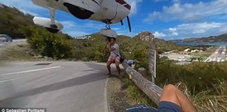 Αεροσκάφος ακούμπησε άνθρωπο την ώρα που προσγειωνόταν!