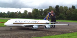 Το πιο μεγάλο τηλεκατευθυνόμενο του κόσμου (Βίντεο)