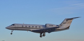 Τι σχέση έχει η Χίλαρι Κλίντον και το αεροσκάφος των οργίων;