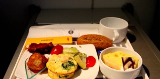 Πώς είναι το φαγητό στην business και στην οικονομική θέση;