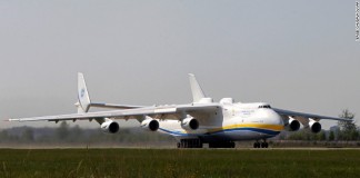 Το μεγαλύτερο αεροπλάνο του κόσμου σε μία σπάνια πτήση (Εικόνες)