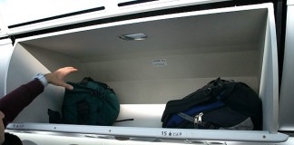 Του έκλεψαν 250.000 δολάρια εν ώρα πτήσης