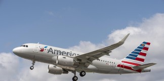 Τον έβγαλαν από το αεροπλάνο γιατί έλυνε «ύποπτες» εξισώσεις