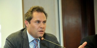 Βασιλάκης: Οχι στην επιβολή τέλους διανυκτέρευσης