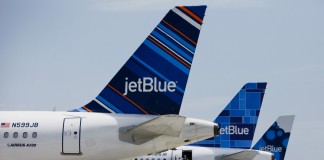 Την έδιωξαν από πτήση επειδή θεώρησαν πως ήταν προκλητικά ντυμένη