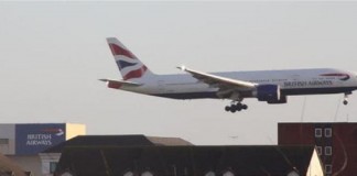 Περιπετειώδης προσγείωση αεροσκάφους στο Λονδίνο