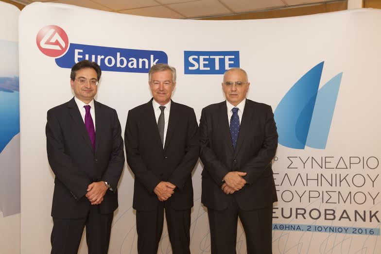 (από αριστερά προς τα δεξιά) οι κκ. Φωκίων Καραβίας, Διευθύνων Σύμβουλος Eurobank, Ανδρέας Ανδρεάδης , Πρόεδρος του ΣΕΤΕ και Νικόλαος Καραμούζης, πρόεδρος του Διοικητικού Συμβουλίου της Eurobank