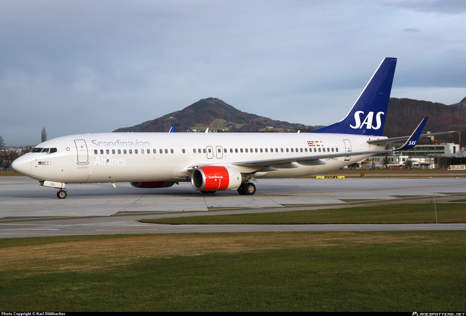 ln-rrj-sas-scandinavian-airlines-boeing-737-883wl_PlanespottersNet_236487