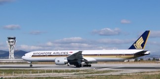 Σιγκαπούρη: Έπιασε φωτιά ο κινητήρας την ώρα της προσγείωσης