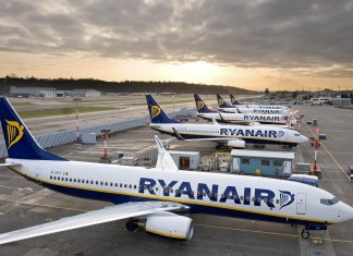 Ryanair: Παράταση της προσφοράς «Santorini Experience»