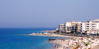 Στη Ρόδο Δανοί τουρίστες που αρνήθηκαν να μείνουν στην Τουρκία