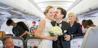 Παντρεύτηκαν στα 35.000 πόδια! (Photos)