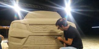 Ένα αυτοκίνητο από… άμμο στο αεροδρόμιο της Βαρκελώνης