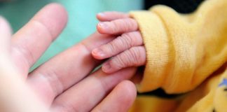 Γέννησε στα 30.000 πόδια! (Video)