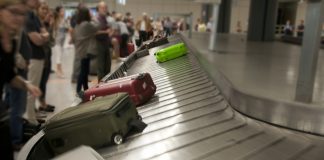 Γιατί δεν πρέπει να βάζετε κορδέλες στις βαλίτσες