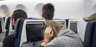 Πώς να αποφύγετε το βούλωμα των αυτιών στο αεροπλάνο