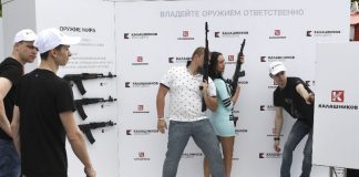 Κατάστημα… Καλάσνικοφ στο αεροδρόμιο της Μόσχας