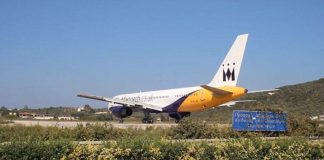 Ποτέ μην παρκάρετε το αυτοκίνητο σας πίσω από αεροπλάνο (Video)