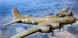 Εντυπωσιακό σόου από βομβαρδιστικά του Β’ ΠΠ (Video)