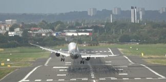 Καρέ καρέ η συγκλονιστική προσγείωση ενός Airbus 321 (Video)