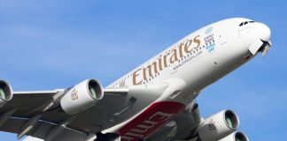 Έκανε μήνυση στην Emirates επειδή καθόταν δίπλα σε… υπέρβαρο!