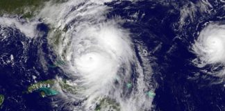 Ο τυφώνας Μάθιου «χτυπά» αεροπλάνο (Video)