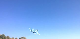 Αεροσκάφος πέρασε ξυστά πάνω από το κεφάλι του! (Video)