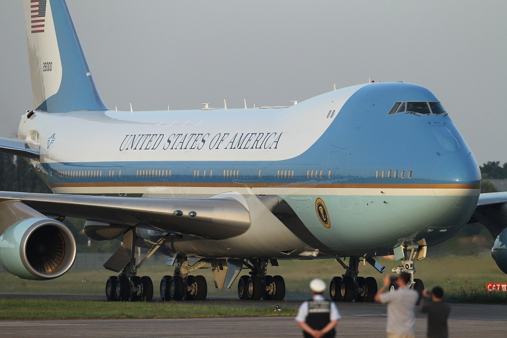 BERLIN, GERMANY - JUNE 18:  Air Force One, carrying U.S. President Barack Obama, arrives at Tegel airport on June 18, 2013 in Berlin, Germany. Obama is visiting Berlin for the first time during his presidency and his speech tomorrow at the Brandenburg Gate is to be the highlight. Obama will be speaking close to the 50th anniversary of the historic speech by then U.S. President John F. Kennedy in Berlin in 1963, during which he proclaimed the famous sentence: Ich bin ein Berliner.  (Photo by Sean Gallup/Getty Images)